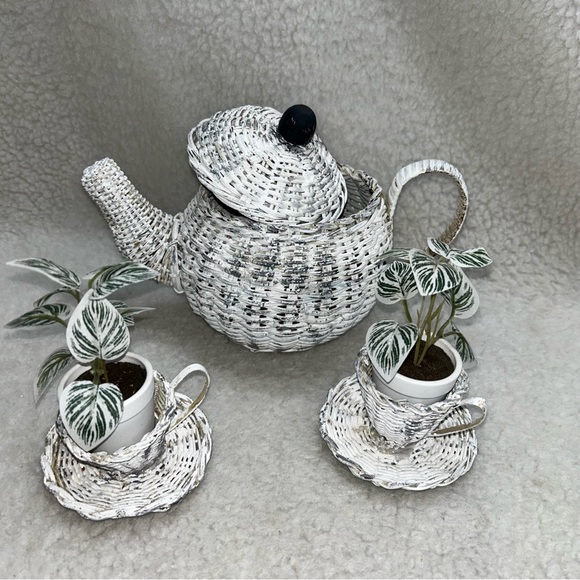 Wicker teapot and 2 cups attached to saucers Vintage 9.5" shabby chic cottage - Picture 1 of 12
